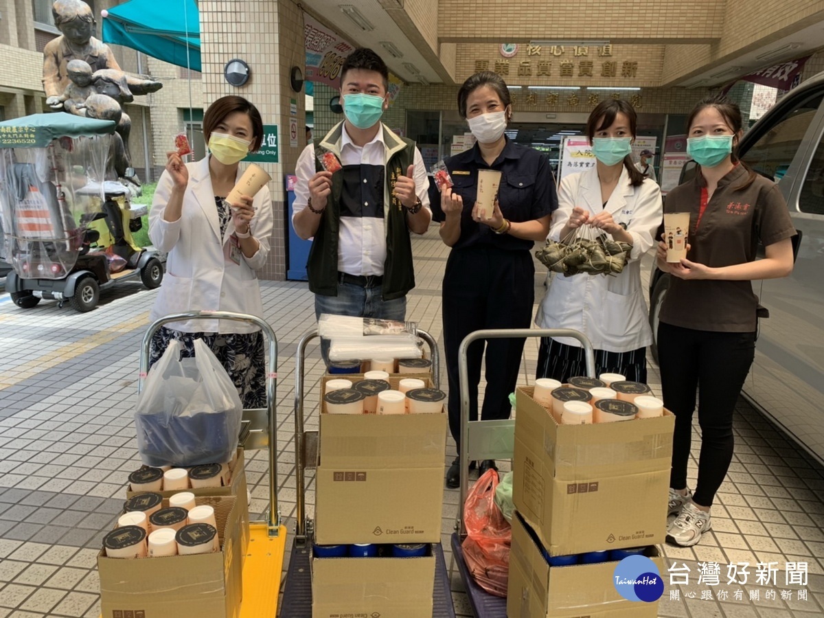柑宅仔福德宮也送出暖心物品到南投醫院。(中興分局提供)