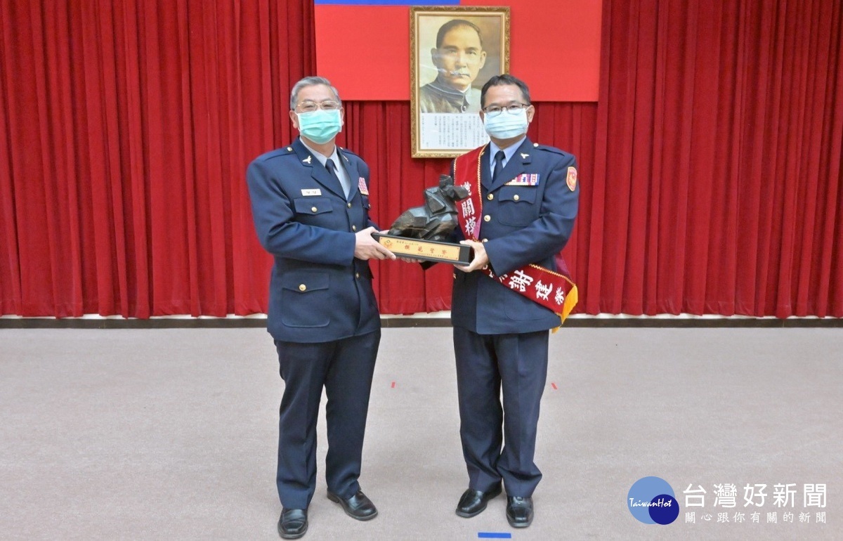 謝建榮服務警界達40年。(縣警局提供)