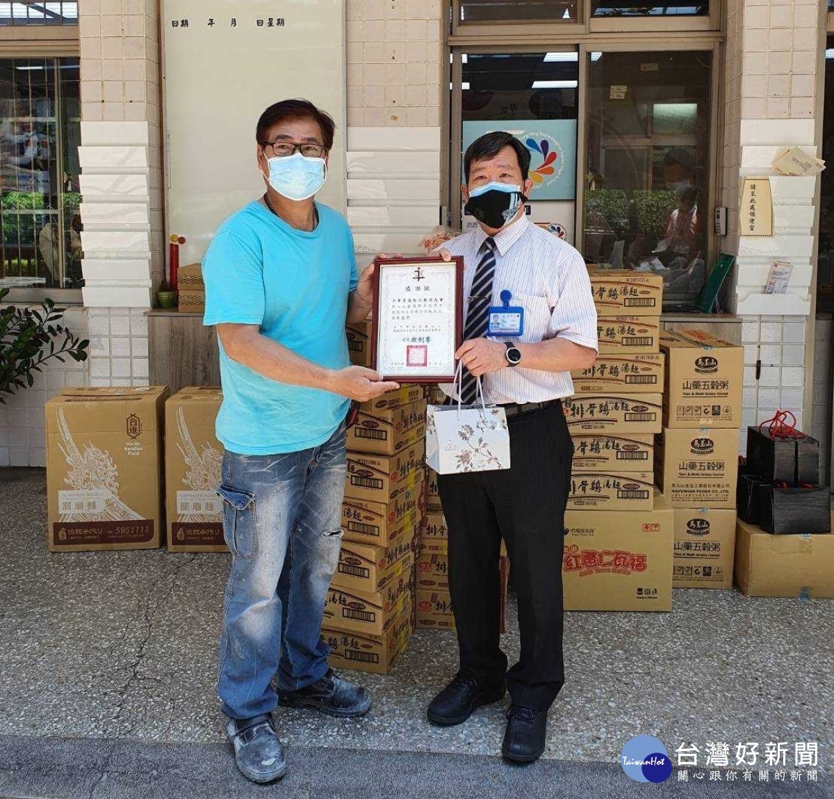 企業捐贈物資,協助僑生度過疫情難關