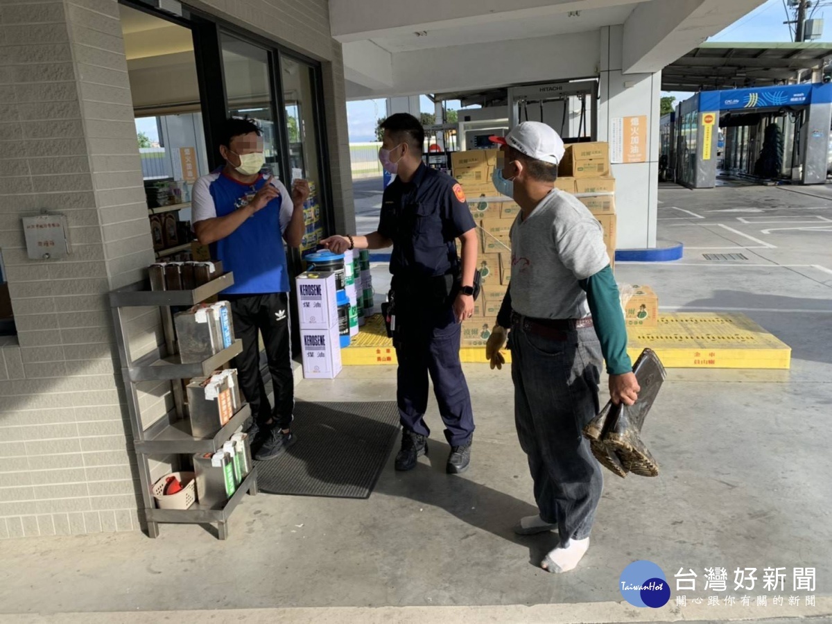 加油站員工開錯發票金額增,熱心警協助追回