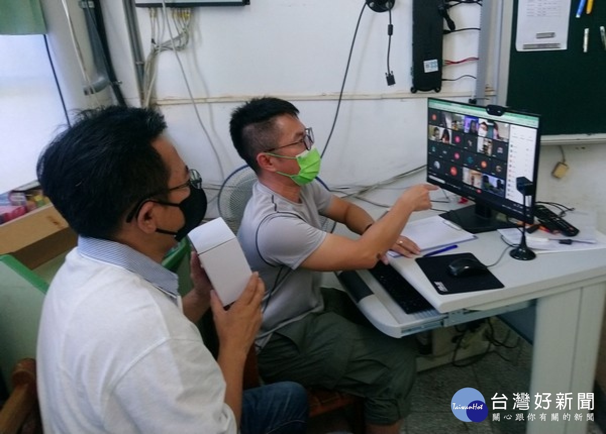 雲林縣議員蔡岳儒獲知學校對防疫停課不停學推行之難處，立即研議採購視訊設備，提升教師教學品質與學生學習成效。