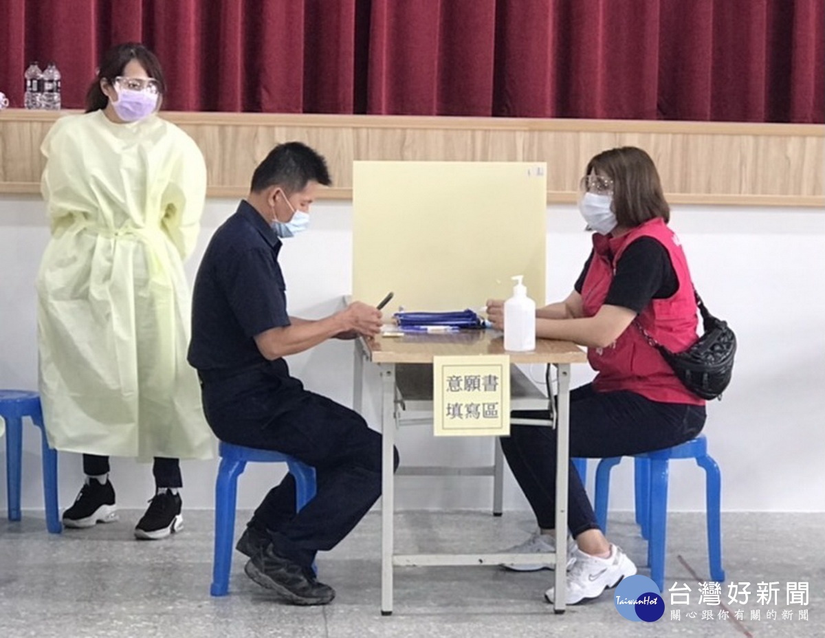 仁愛警分局接獲疫苗施打地點在仁愛國中活動中心。