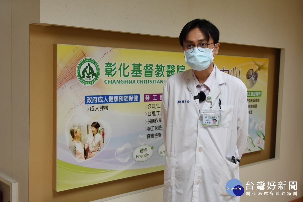 林聖皓醫師表示,新冠肺炎的疫苗不論是哪一種廠牌,在預防重症及降低感染的風險,都會有相當程度的幫助。