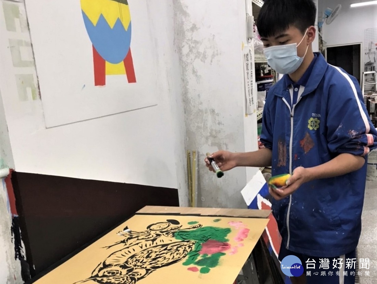 瑞芳國中葉俊祥同學榮獲土木與建築職群木工主題冠軍