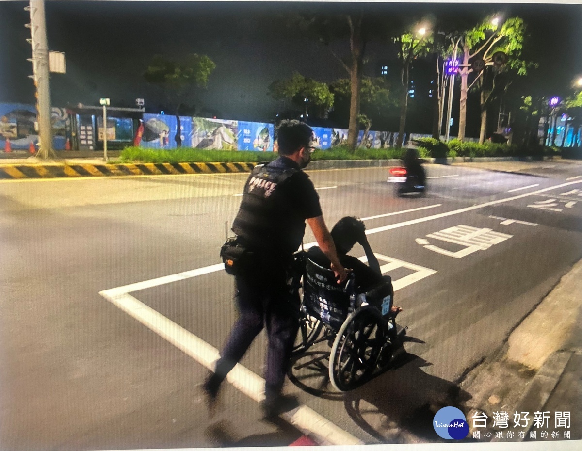 急診病患私自外出忘返,員警將該男子推回桃園醫院