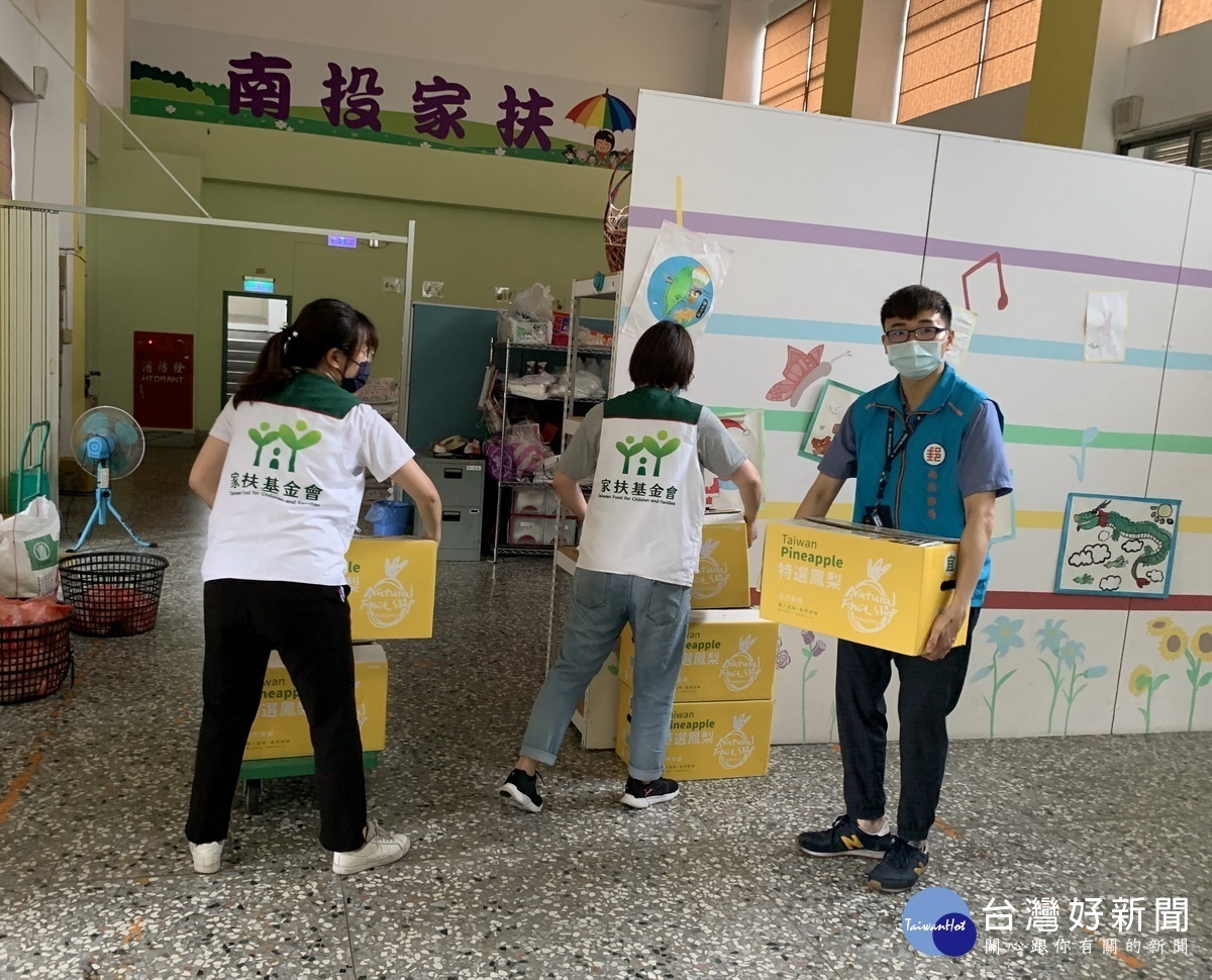 南投家扶中心意外收到禮物。（南投郵局提供）