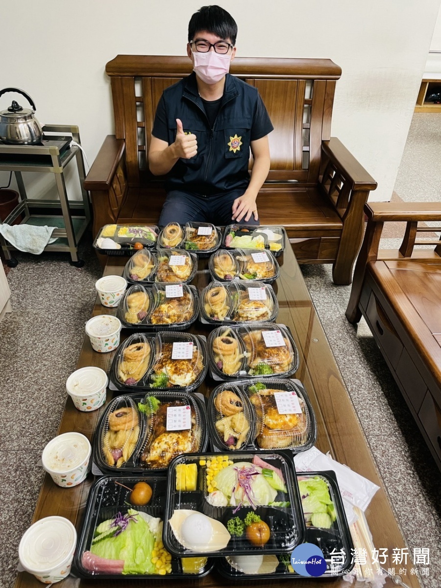 南投分局同仁也都有營養便當。(南投分局提供)