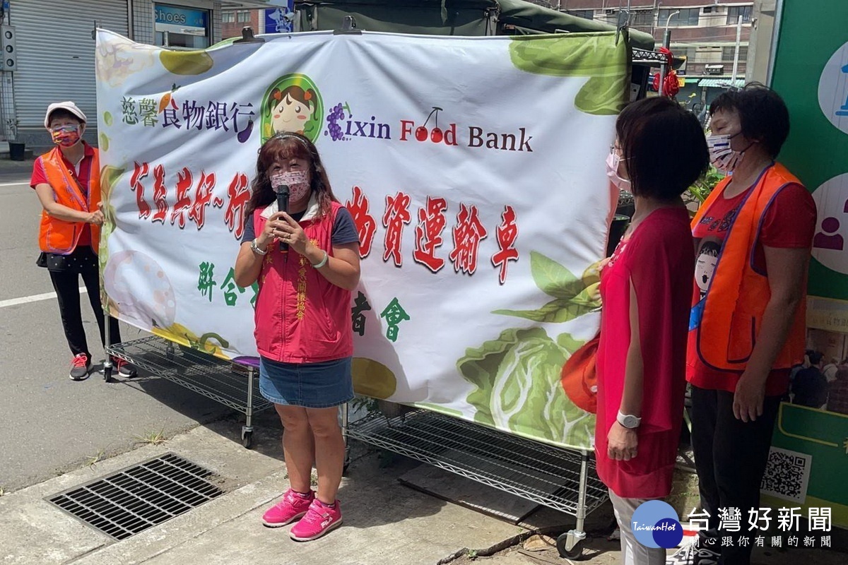 桃園市圓夢愛心關懷協會每月一愛心公益不間斷籌資捐贈食物銀行專用「行動愛心物資運輸車」。