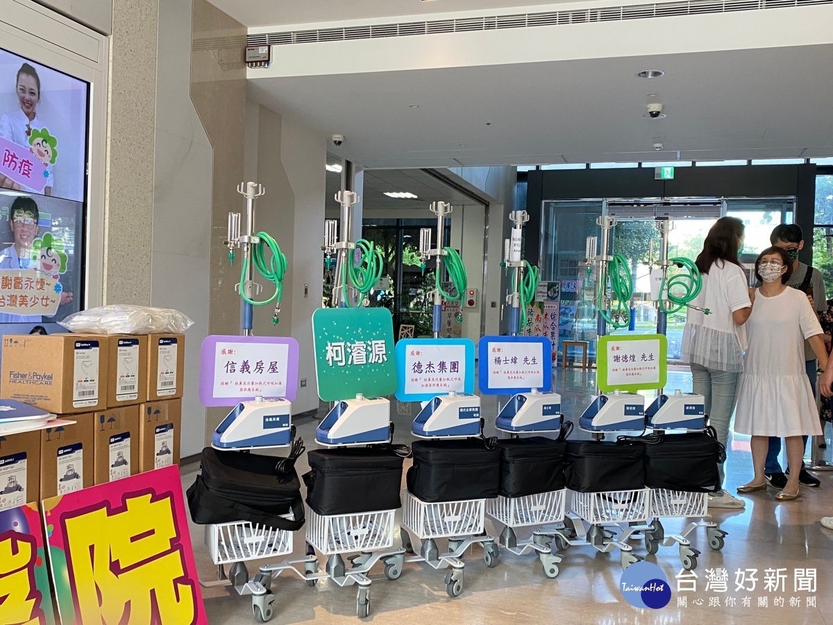 「抗疫女神」賈永婕送6台抗疫設備到彰化秀傳醫院。圖/彰化秀傳醫院提供