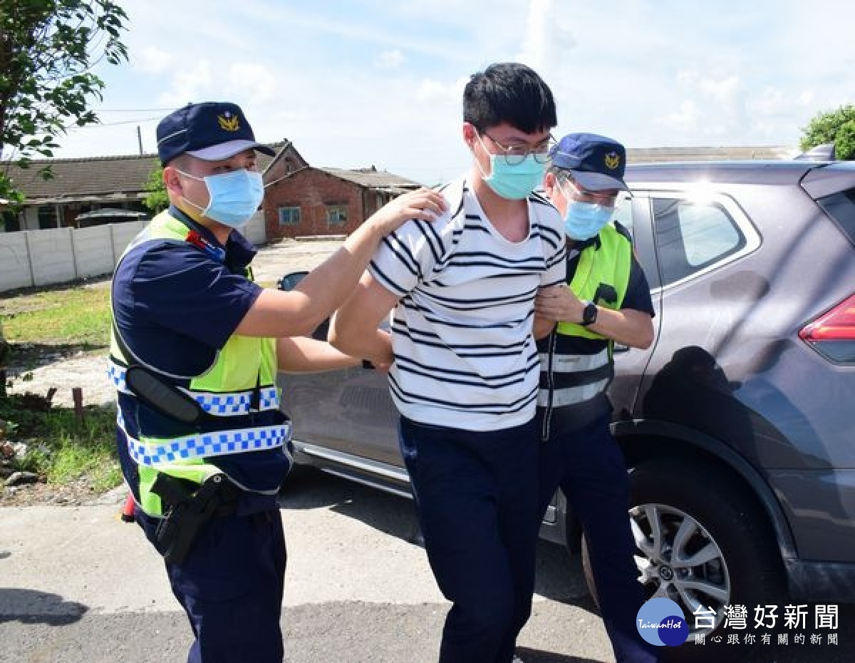 臺西警分局防疫期間,維護轄區治安不打折,與轄內金融機構共同舉辦逼真的防搶演練,保障民眾金融活動之安全。