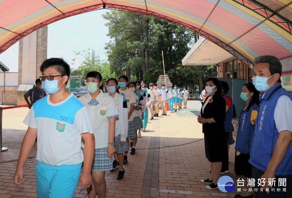 110學年度雲林區免試入學分發作業圓滿完成,於13日上午11時放榜,學生可先至雲林區免試入學網站進行查榜作業。