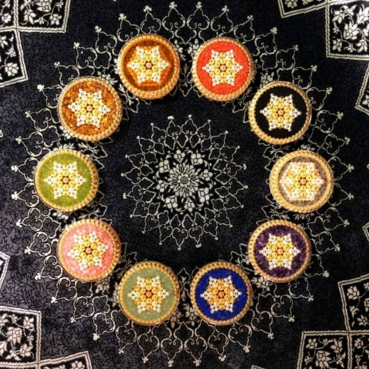 地明藝術以礦石水晶創作,突破身心靈產業界線。