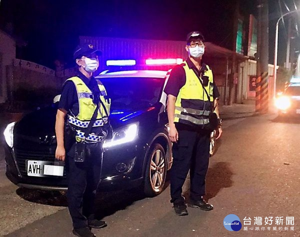 北港警分局為落實各項防疫工作及加強轄區重要路段交通安全,特規劃暑期防飆勤務,鎖定重點路段加強機動攔檢及取締危險駕車。