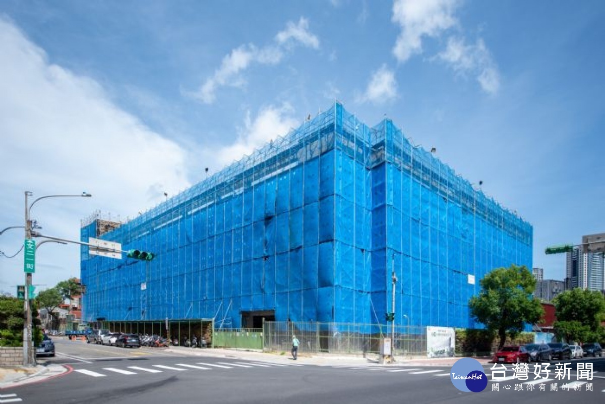 「龜山區停18立體停車場新建工程」目前建築結構體已完成,總進度接近7成,預計今年底完工試營運