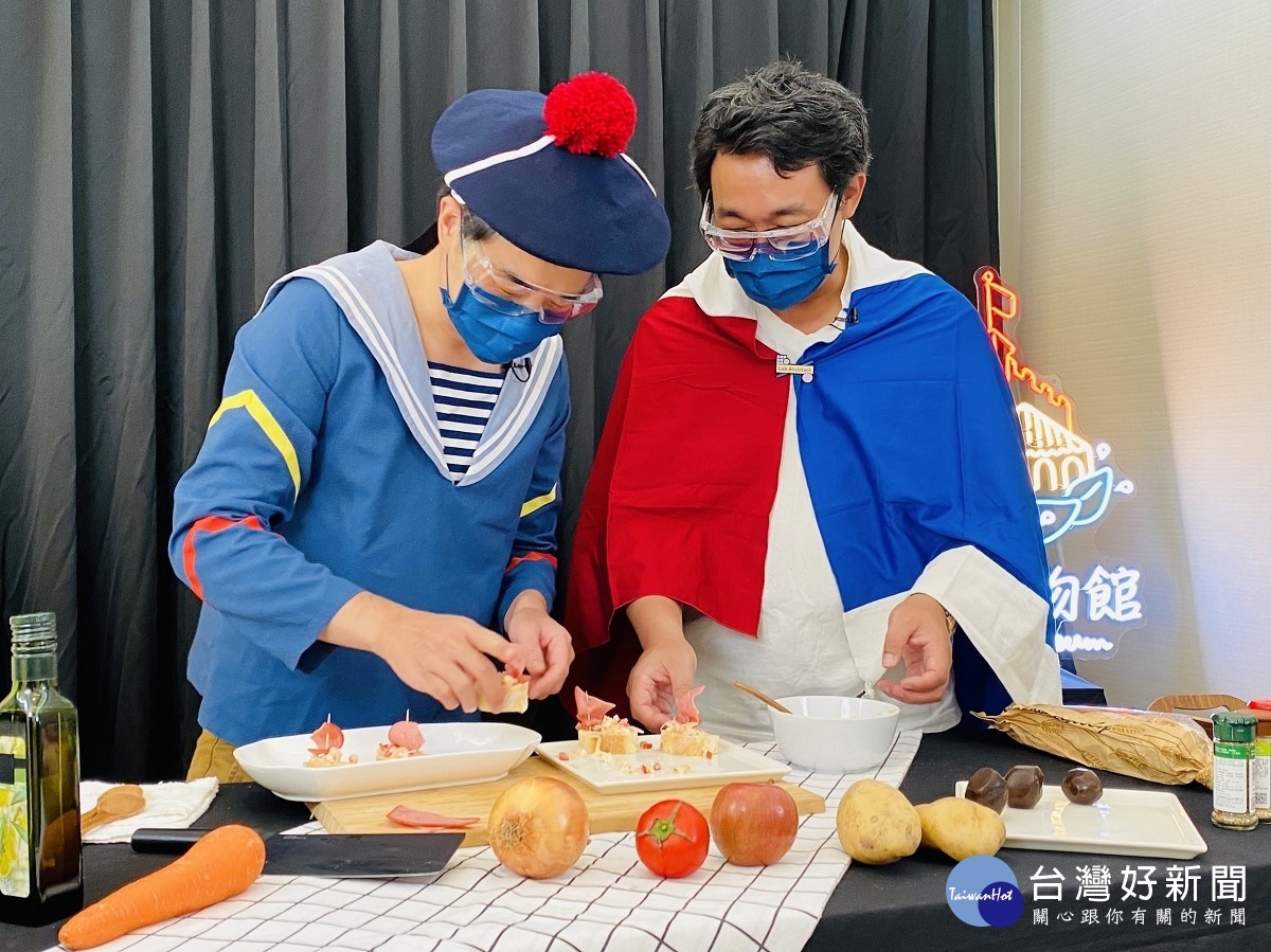 由淡古館員自導自演的創意料理影片,把微歷史融入美食中,服裝也經過巧妙地設計