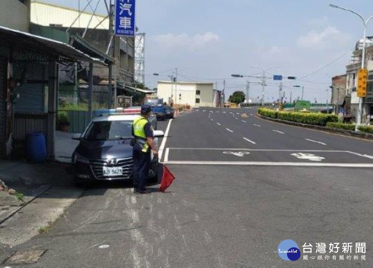 台1丁與新生二路交岔口試行開通，為避免交通事故發生，警方於該路口除編排交整警力，亦運用科技輔助執法。