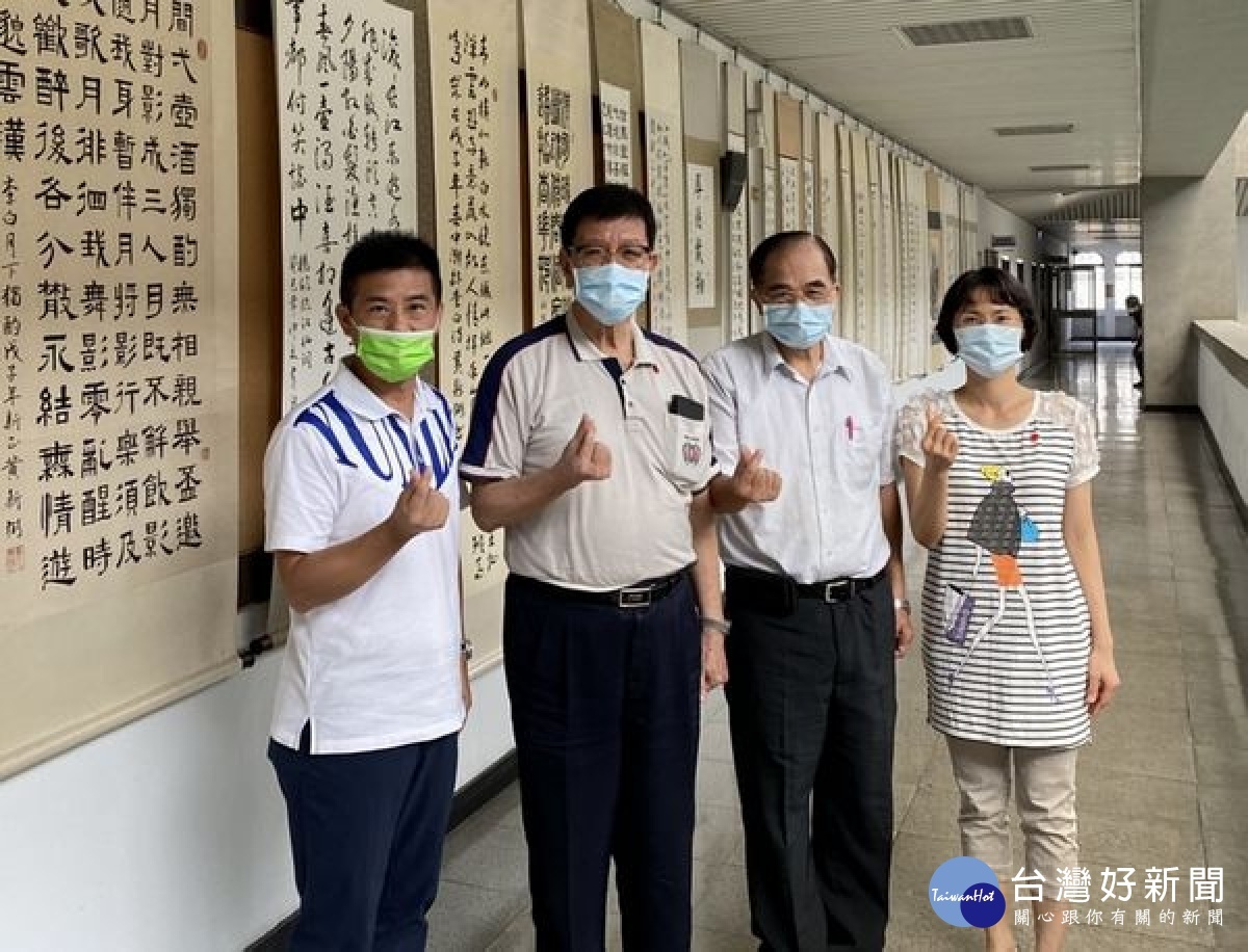 雲林縣警察局邀請美術協會理事長黃新弼舉辦書畫個展,分享個人50多年來創作的書畫作品,營造舒適辦公環境與藝術氣息。