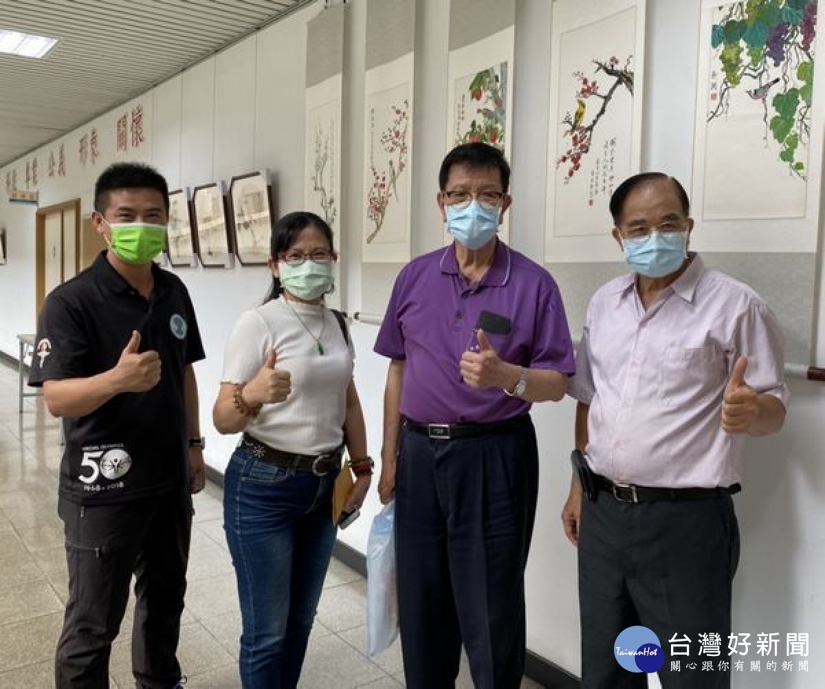 雲林縣警察局邀請美術協會理事長黃新弼舉辦書畫個展,分享個人50多年來創作的書畫作品,營造舒適辦公環境與藝術氣息。