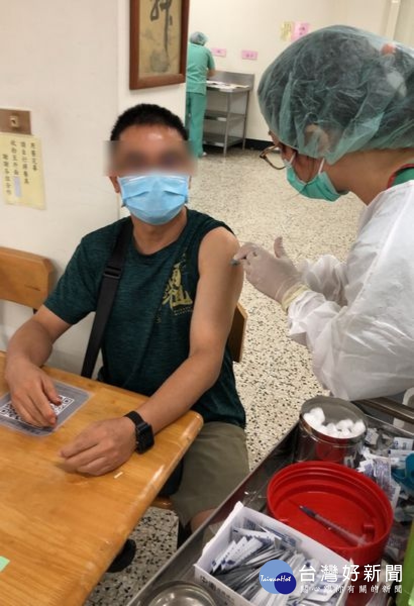 雲林縣高中以下學校教職員工疫苗施打啟動，預計人數為9,113人，以利於開學前提升其保護力。