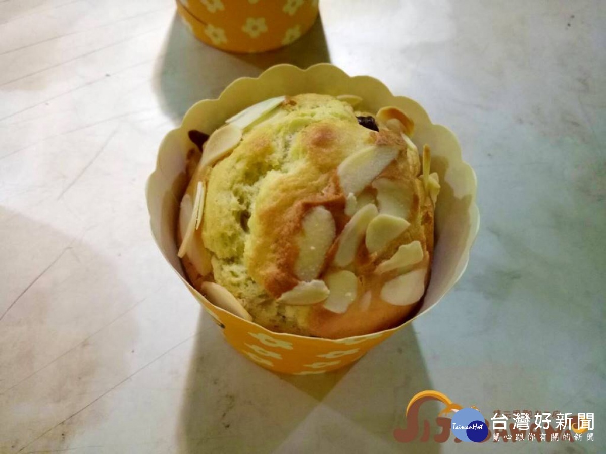 DIY活動將香蕉作成蛋糕。(記者賴淑禎攝)