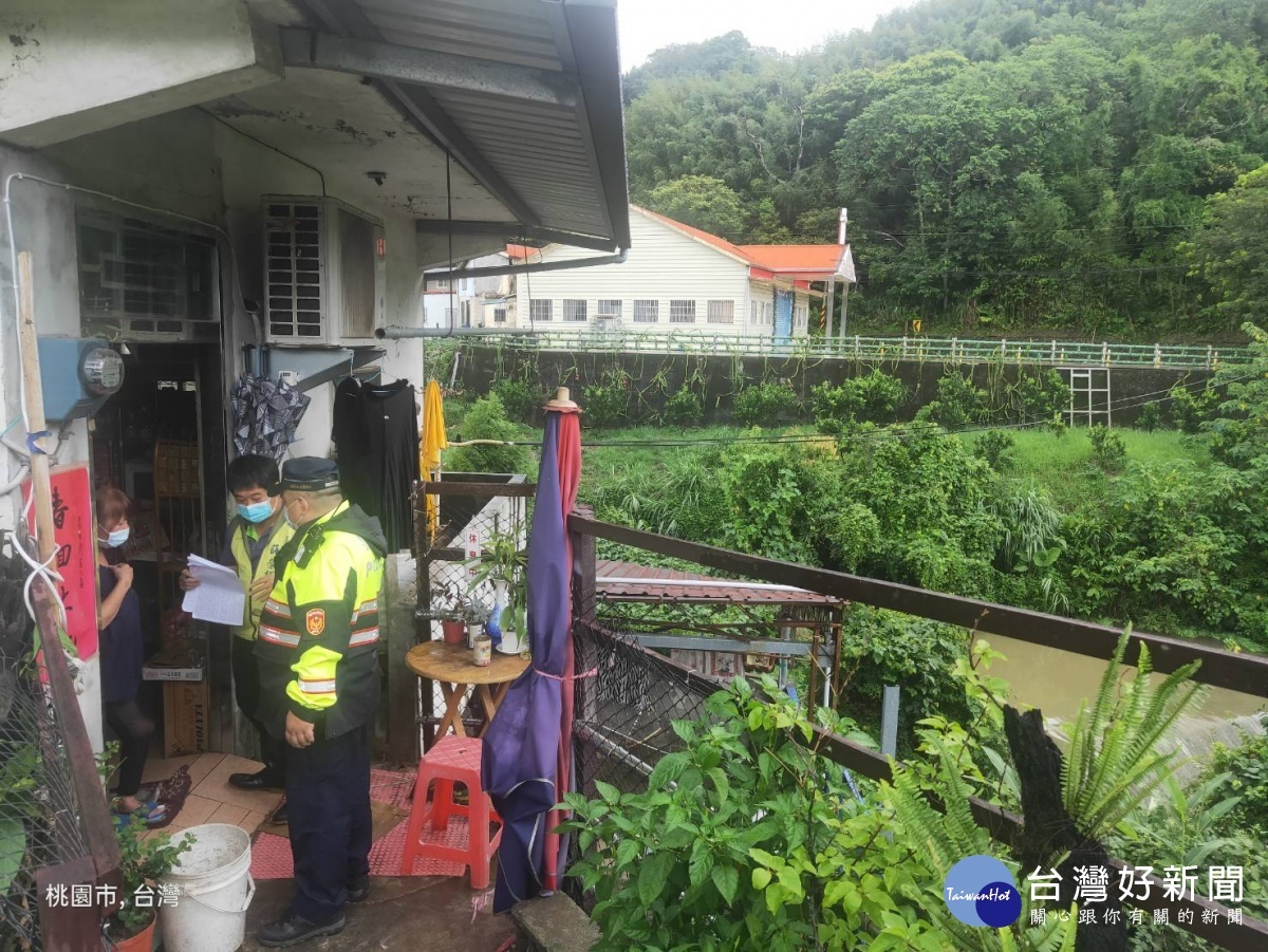 烟花颱風來襲，大溪警協助勸離山區居民