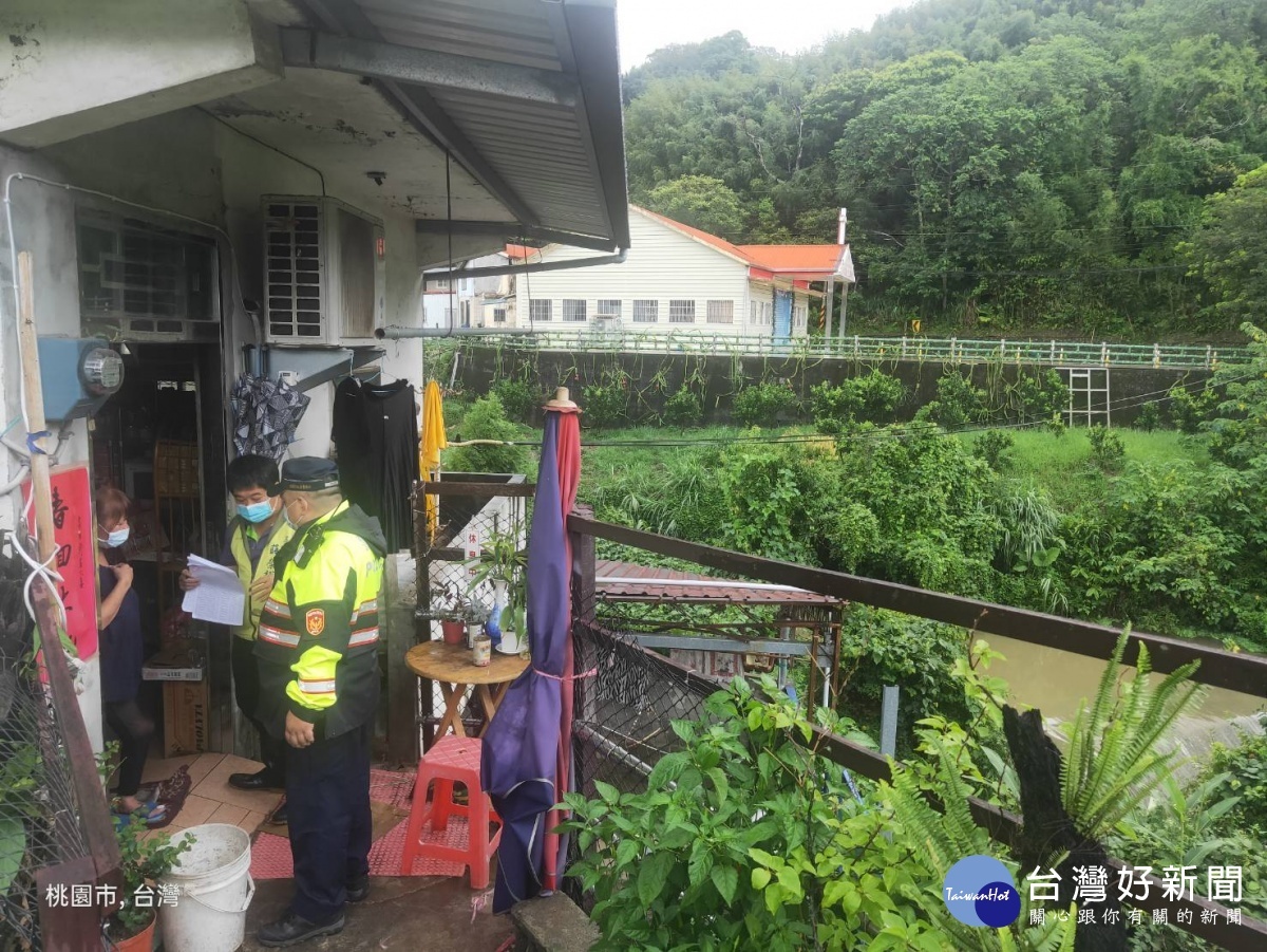 烟花颱風來襲,大溪警協助勸離山區居民