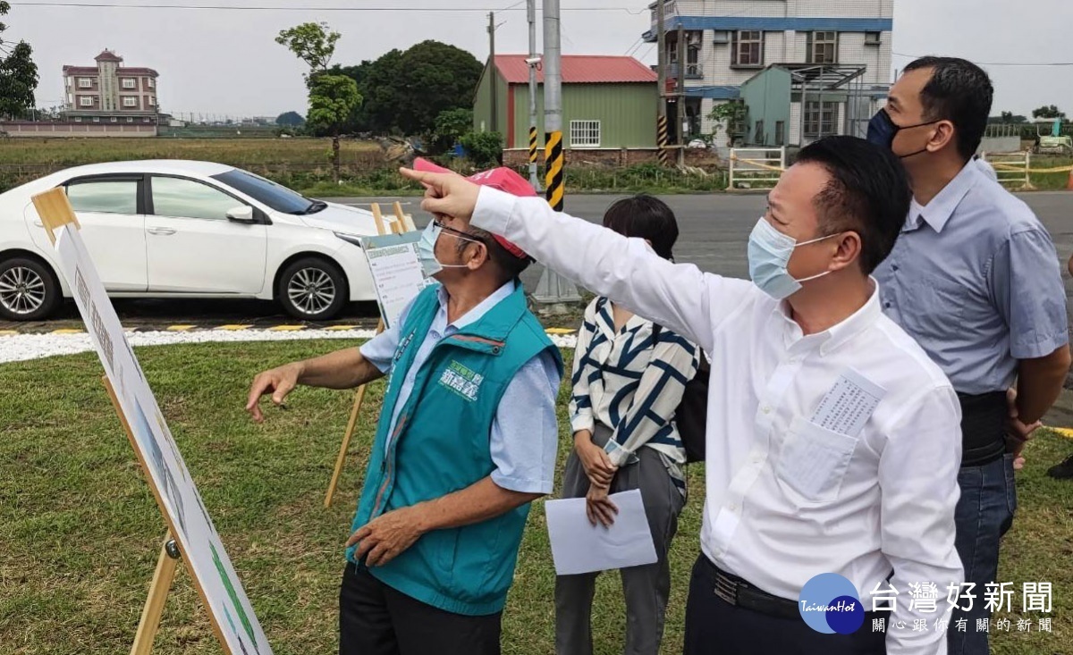 嘉義縣長翁章梁前往縣道167與嘉36路口會勘槽化島綠美化改善工程／陳致愷攝影