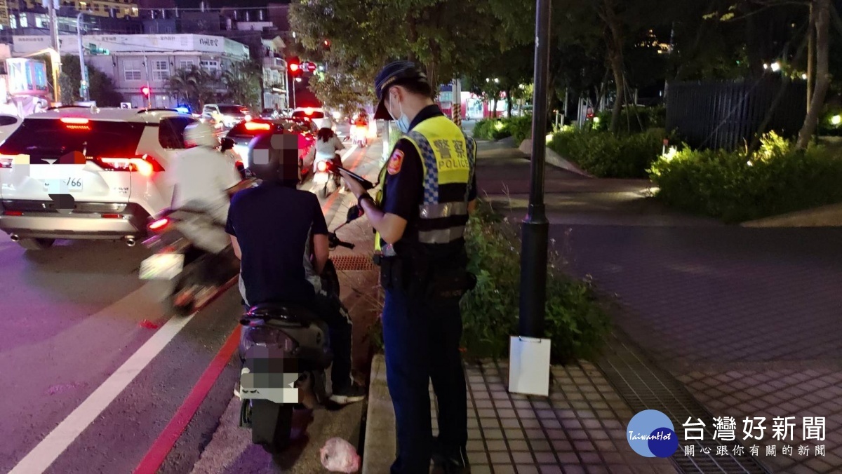 為維護交通安全及社區安寧,八德警加強攔查取締改裝噪音車輛