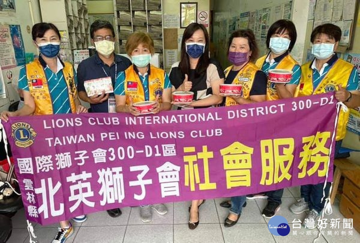 北英獅子會為感謝醫護人員辛勞與無私的付出,由會長鄭彩玲等人送上美味料理「偉哥上菜」的愛心餐點,溫暖所有醫護的心。