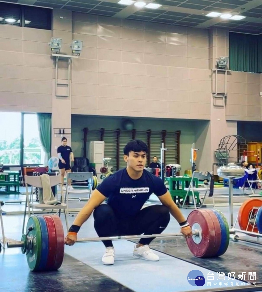 陳柏任拿下東奧男子舉重96公斤級第五名,勇敢超越自我,台灣世界展望會同感榮耀(台灣世界展望會提供)