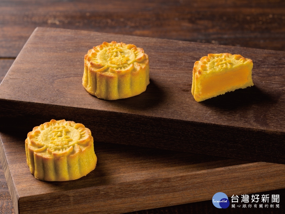 為了滿足各客群的送禮需求,奇華餅家提供多款中秋月餅禮盒供客戶挑選。