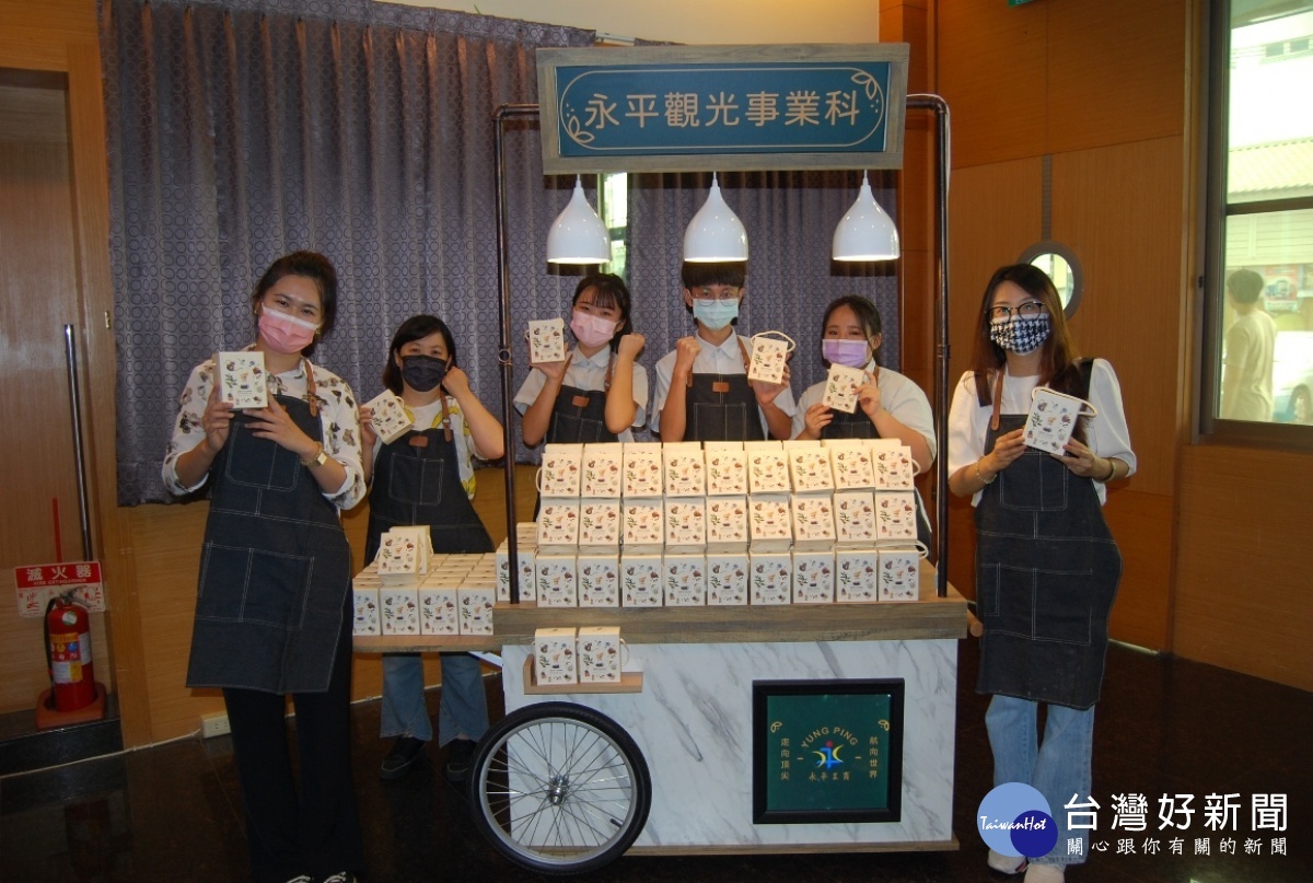 觀光科自製咖啡手沖濾包,烘焙成大眾喜愛的中烘焙咖啡豆,香氣豐盈,口感滑順