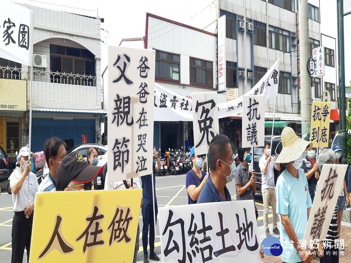 外地不肖子孫勾結代書盜賣祖厝 世居祖厝子孫和神主牌將流落街頭