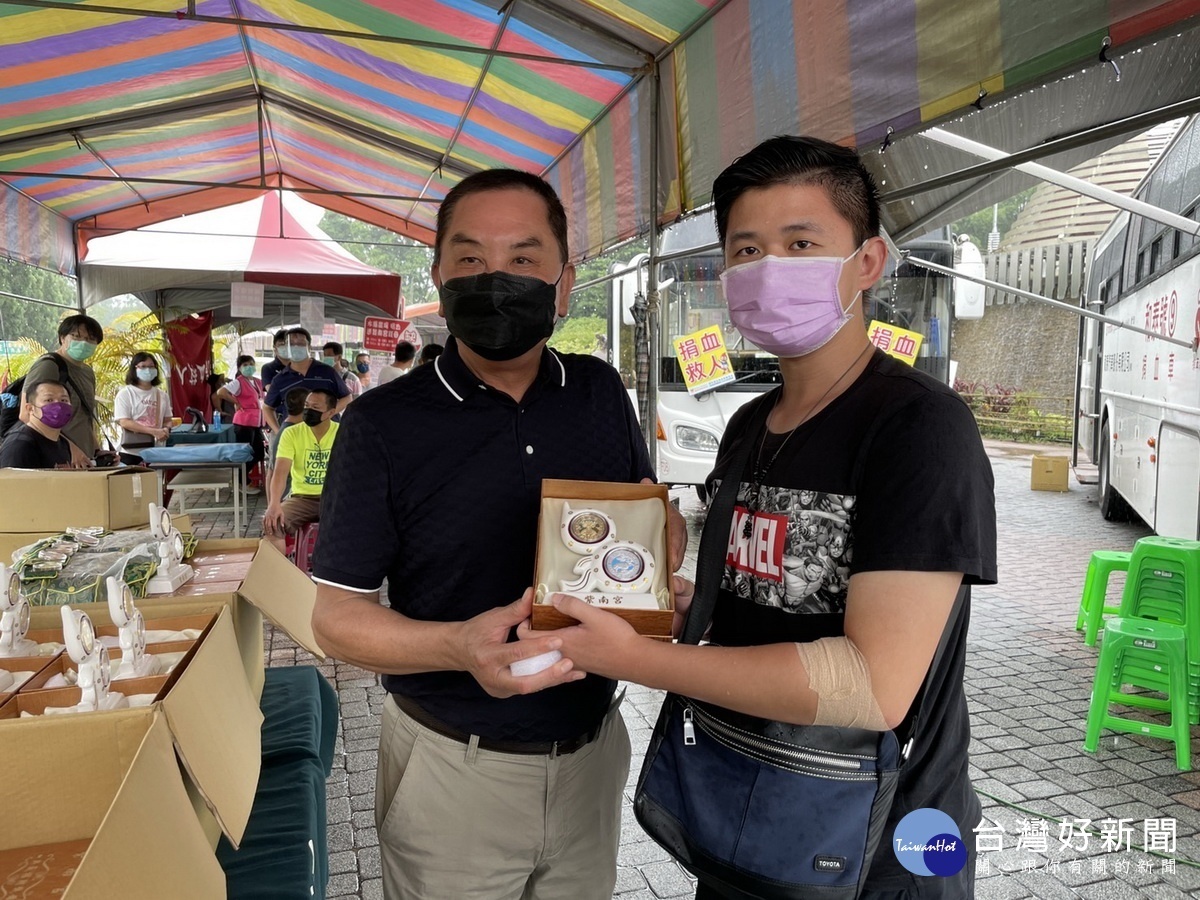 莊主委歡迎大眾踴躍捐血獲贈錢母或套幣。