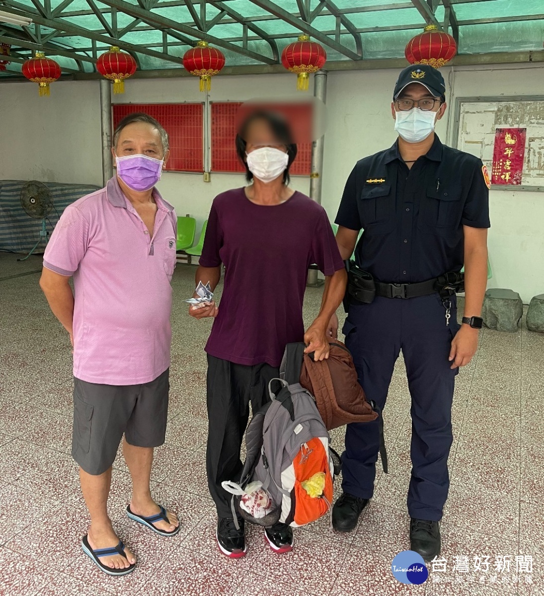男子流落街頭屈身廟宇,里長警方送暖助返家