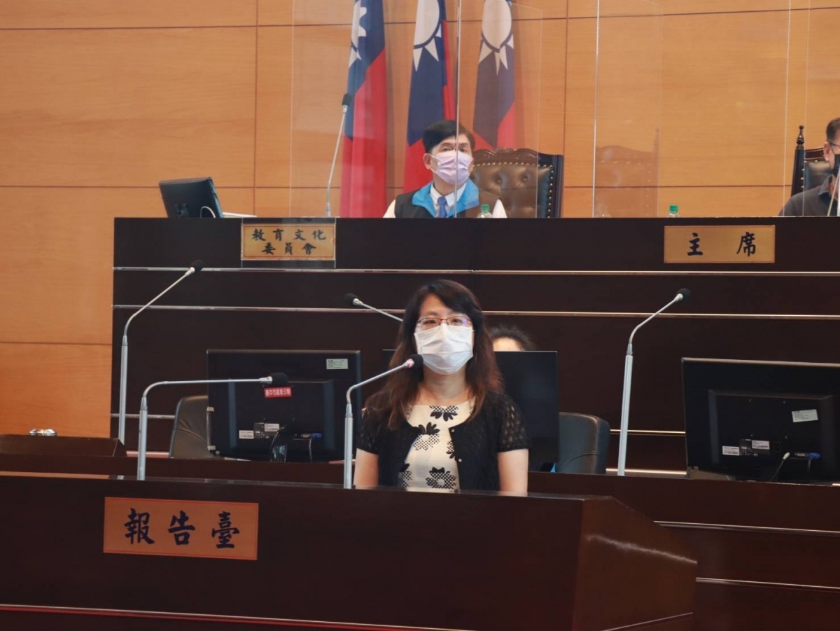 光榮國中校長黃貴連