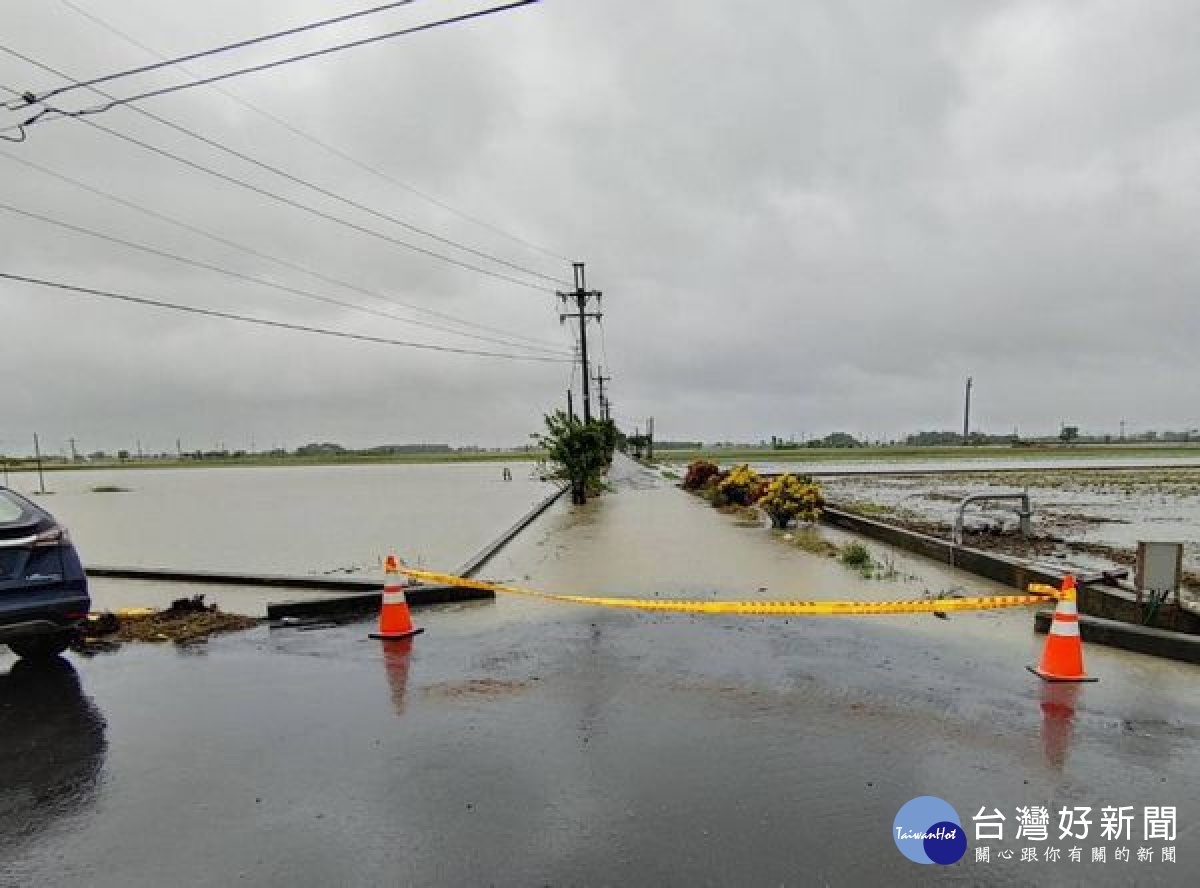 受西南風氣流影響,縣境內風雨不斷,北港警方加強巡邏,並配合相關單位排除路障,而積淹水處亦拉起封鎖線與擺放交通錐疏導管制。
