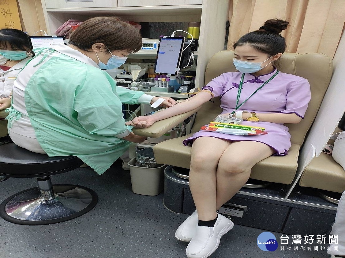 感念各界捐贈物資　秀傳醫護捐熱血回饋