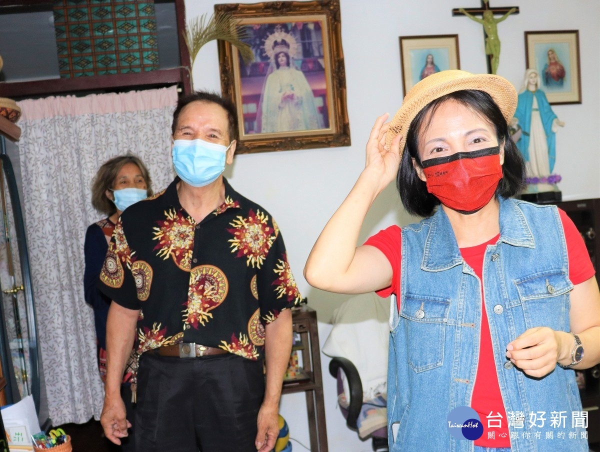 來自花蓮縣光復鄉太巴塱部落的張廣安,退休後開啟傳統技藝創作生活,擅長原住民族編織工藝,接受族人客製化訂購工藝品