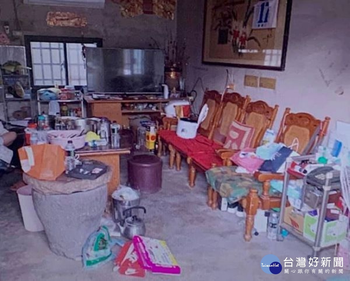 四湖新溪尾夜間發生聚眾鬥毆,臺西警方獲報立即調派警力馳赴控制現場,將5名涉嫌加害人帶案偵辦,展現嚴懲不法的決心。