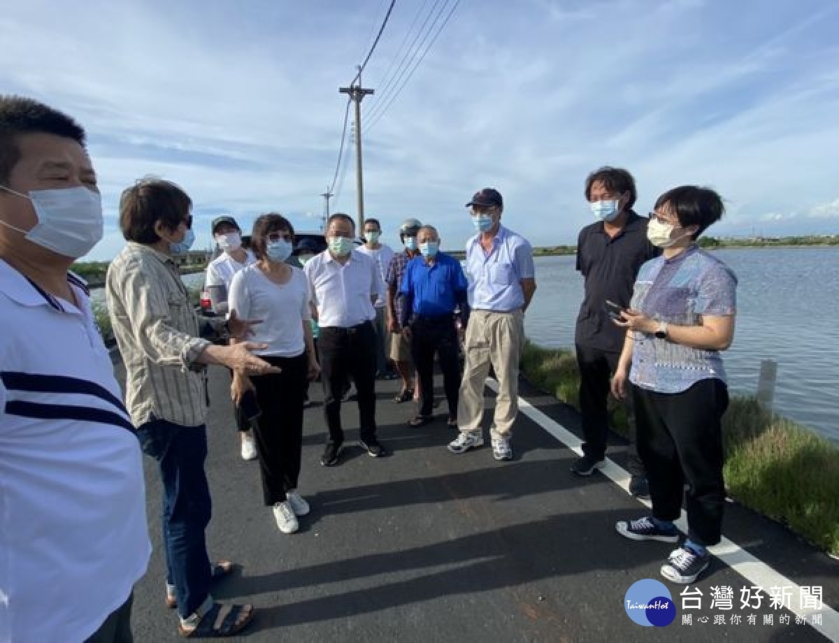 立委蘇治芬邀漁業署長張致盛到台西現勘，發現20%以上養殖戶受影響，將儘速公告雲林縣的文蛤為現金救助及低利貸款對象。