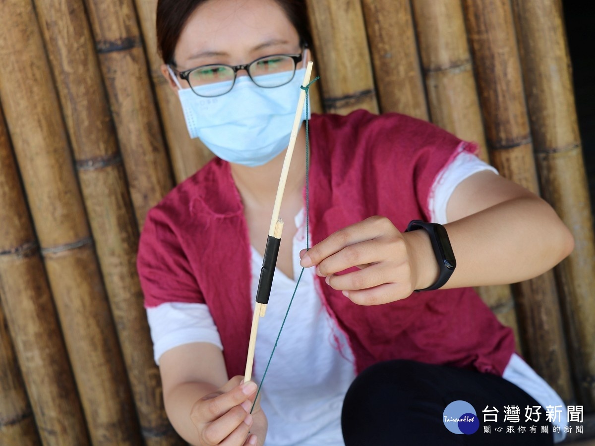 線上教學影片,示範如何製作安全弓箭