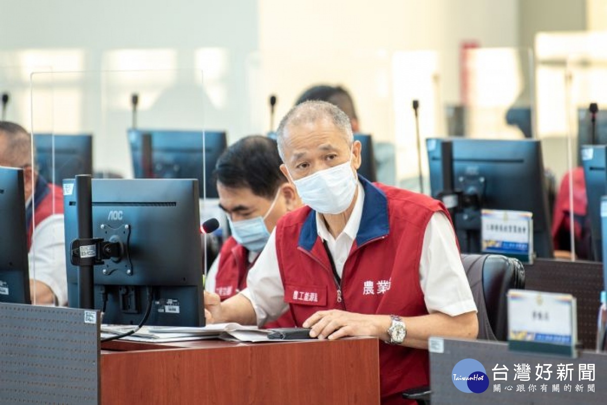 農業局長郭承泉表示,永安漁港及竹圍漁港已開放直銷中心餐飲區,將持續落實防疫規範