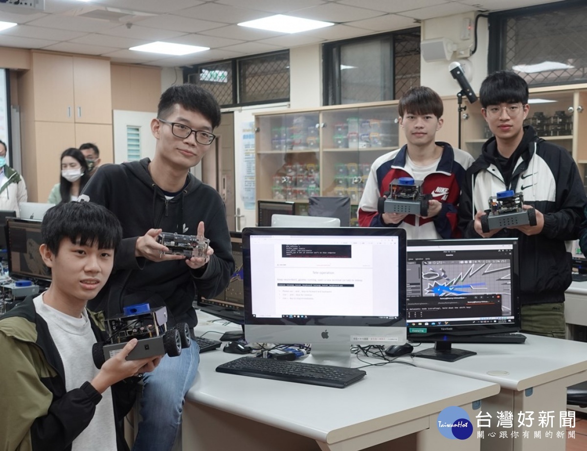 中原大學積極扎根資訊科技教育,資訊系打造全台第一個AI機器人5G專網實驗室。