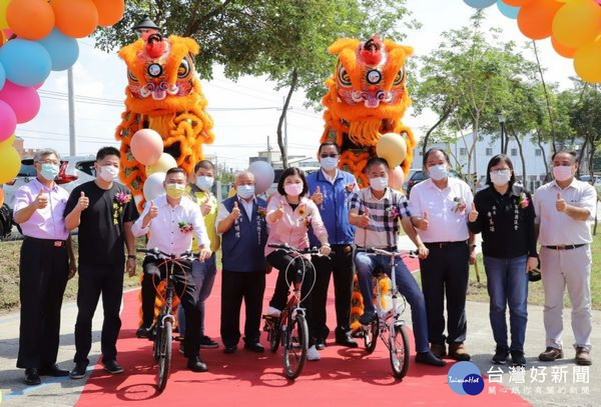 虎尾街道系統改善串接工程第三期竣工典禮在濁幹線自行車道旁舉行，縣長張麗善、立委林文瑞等來賓共同見證新亮點城市的魅力。