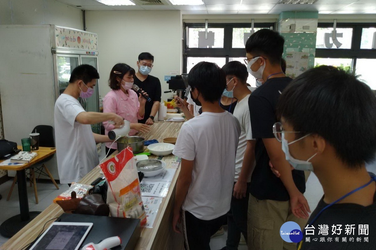 桃園市政府社會局推出暑期保護青少年─青春專案,讓桃園的兒少「青春好young、健康我可以」。