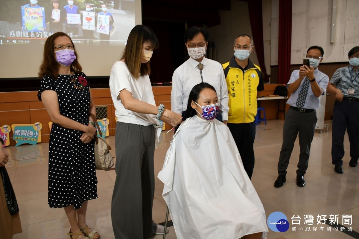 捐髮活動發起人吳欣璇同學再度捐髮助癌症病患。