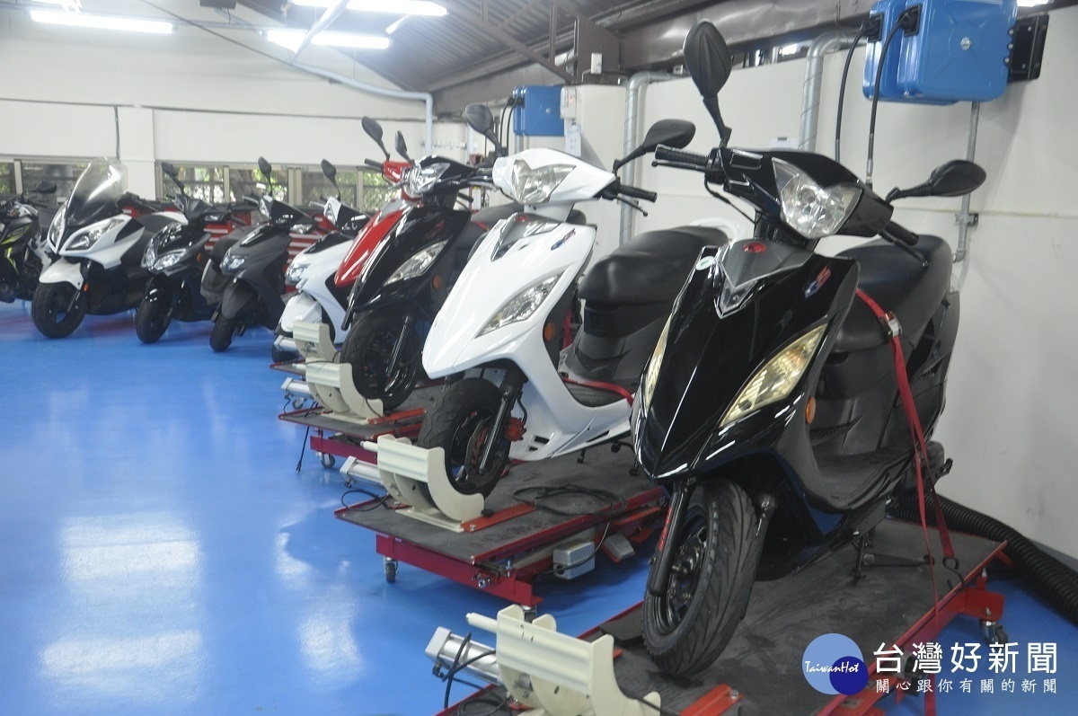 建國科大車輛實習工廠擁有全國各廠牌電動機車,有如一座展示場。圖/記者鄧富珍攝