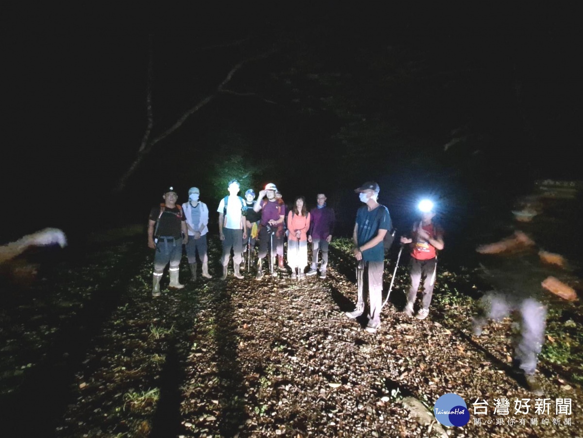 一家四口登山迷途受困,警消派員搜救尋獲