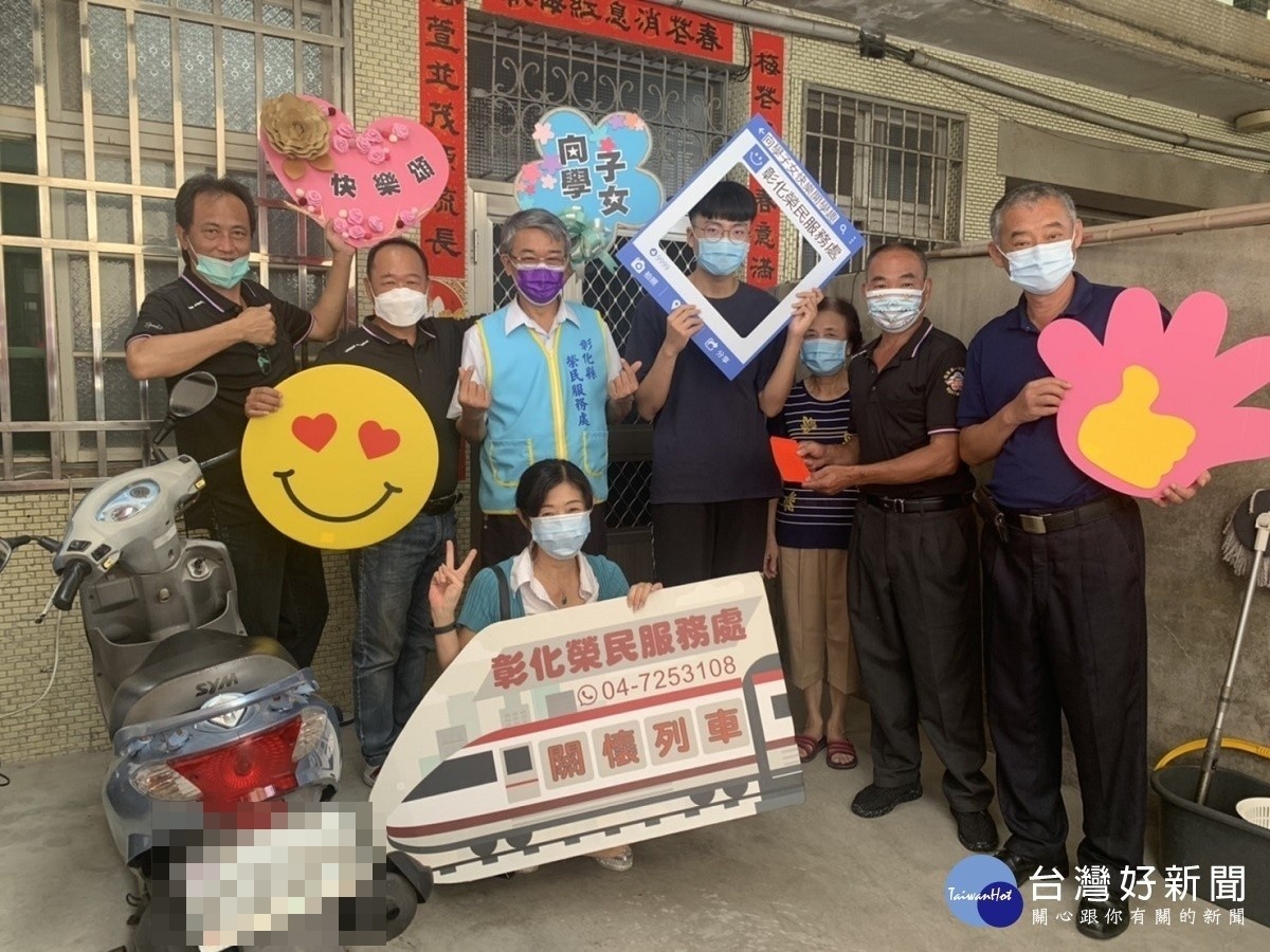 心中有愛為善常樂 彰榮領導士官班幫助向學子女快樂開學趣